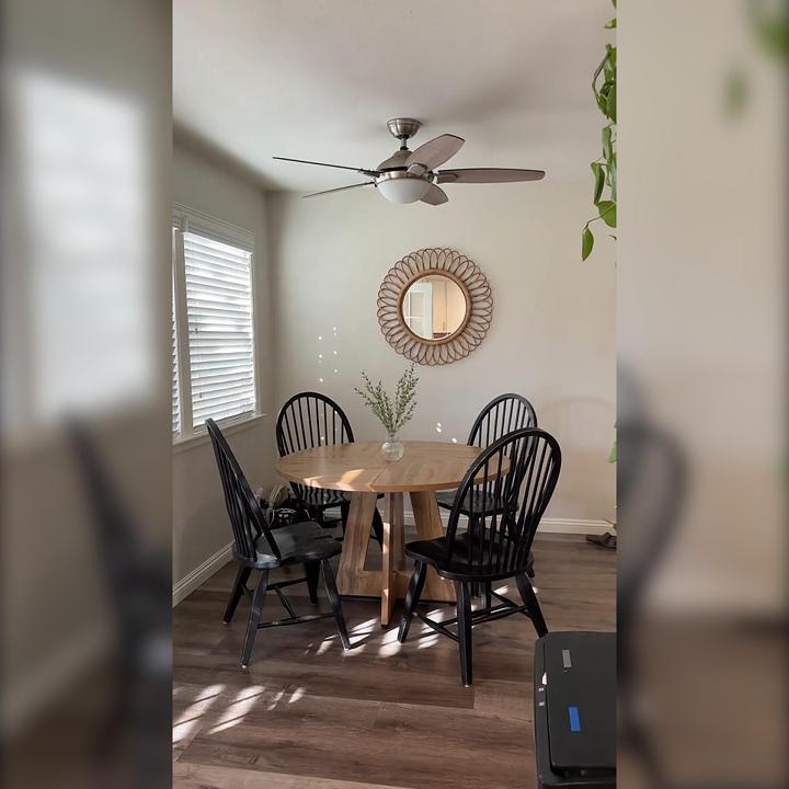 47-Inch_Round_Dining_Table_-_Wood_Kitchen_Table_for_Dining_Room_and_Living_Room-1