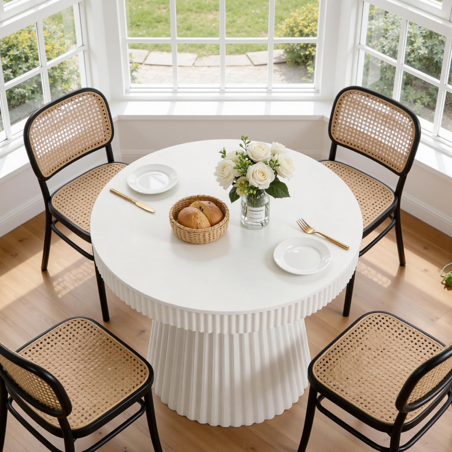31.5 Inch Round Dining Table for 2-4 People, Modern Kitchen Table with Fluted Pedestal